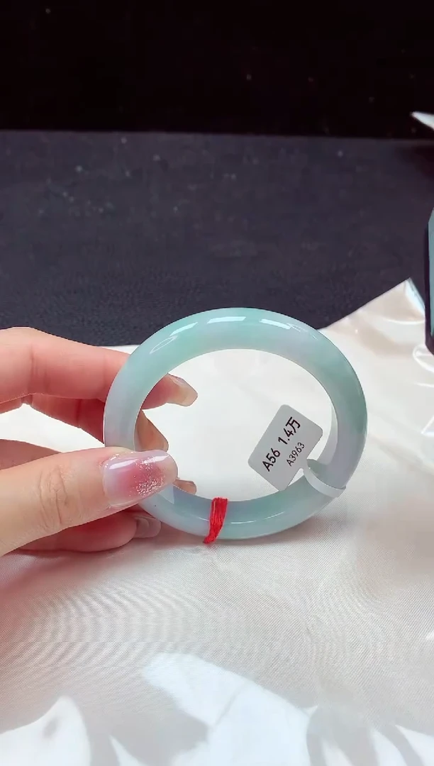 【闪购商品】翡翠手镯未镶嵌镯子56+