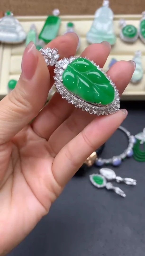 【闪购商品】翡翠颈饰18K金镶嵌535中国好珍宝