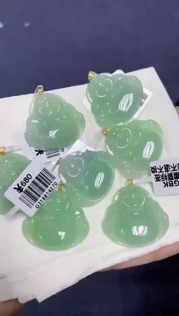 翡翠18K金镶嵌颈饰天然缅甸翡翠A货多样性发其一