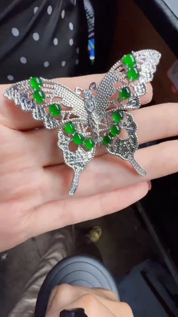 未镶嵌定制翡翠翡翠A货有轻微色差属于正常现象，胸针多样性发货1
