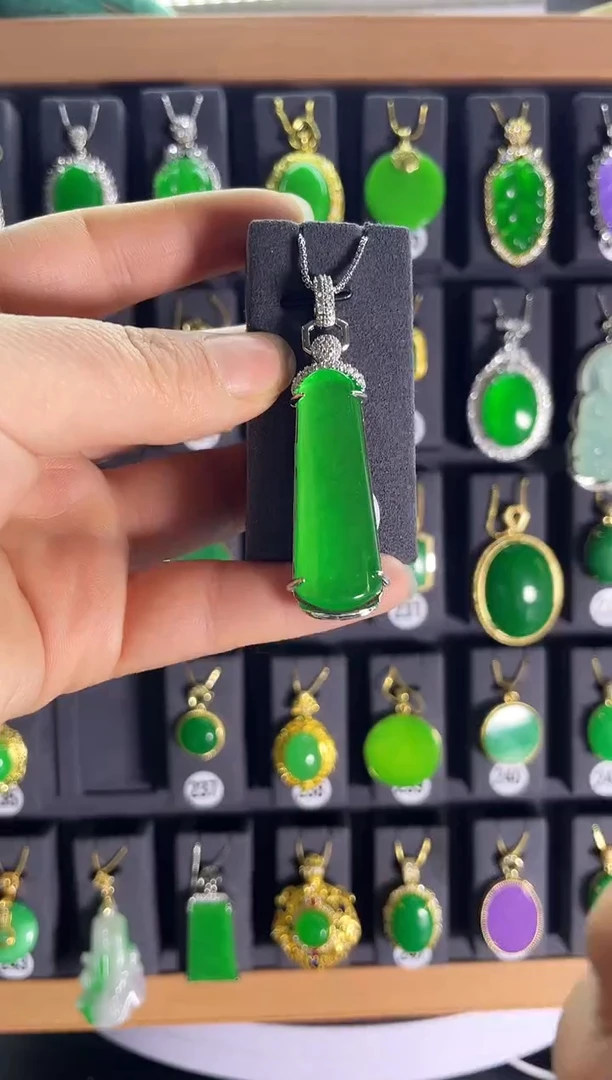 【闪购商品】翡翠耳饰银S925镶嵌236...