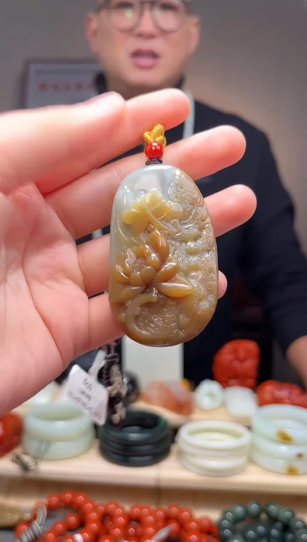 颈饰未镶嵌和田玉吊坠