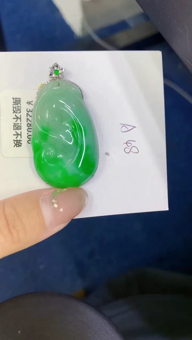 颈饰18K金镶嵌翡翠缅甸天然翡翠A货