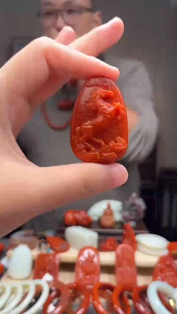 颈饰未镶嵌南红玛瑙吊坠