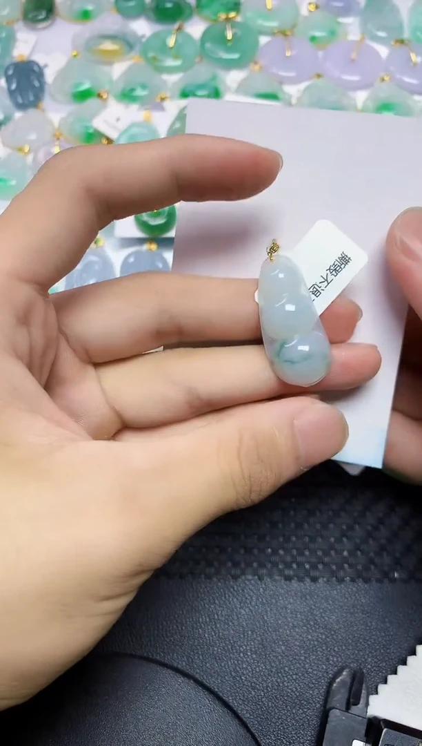 翡翠18K金镶嵌颈饰3456456456464