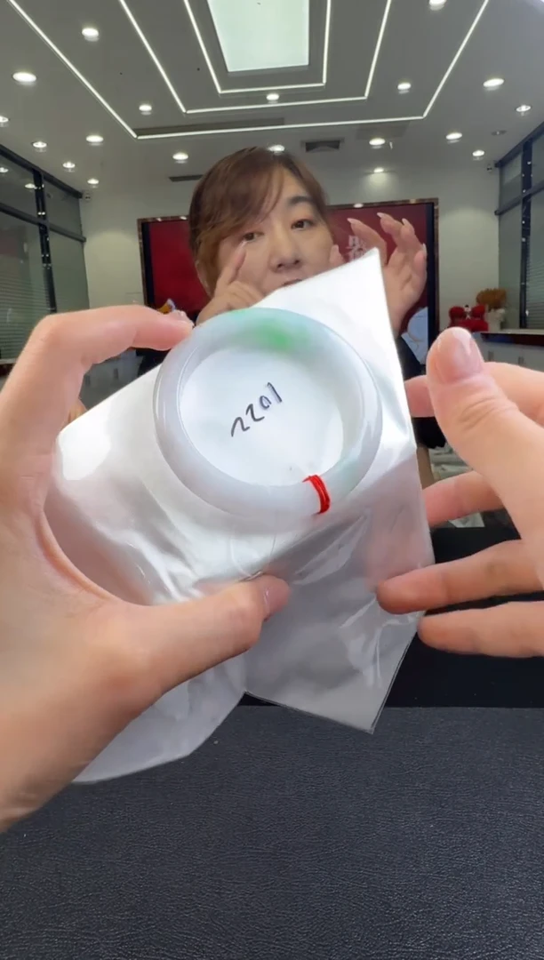 翡翠未镶嵌颈饰手镯56