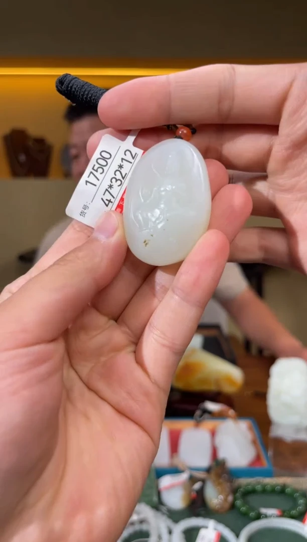 和田玉未镶嵌颈饰1