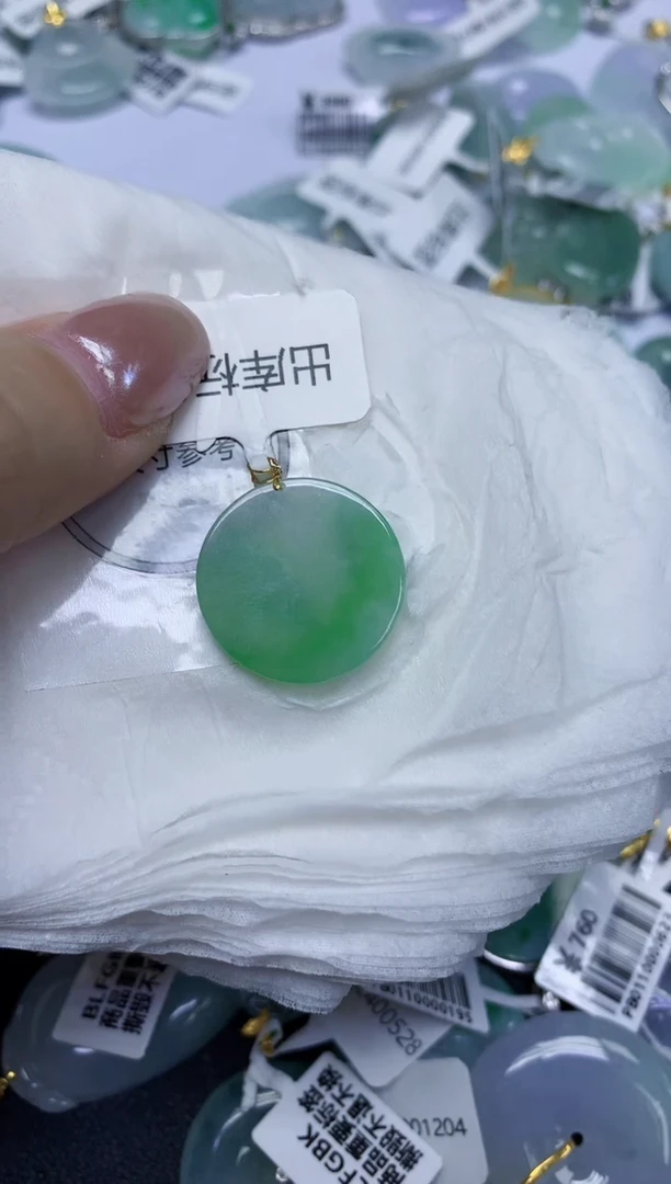 颈饰18K金镶嵌翡翠天然缅甸翡翠A货多样性发一件