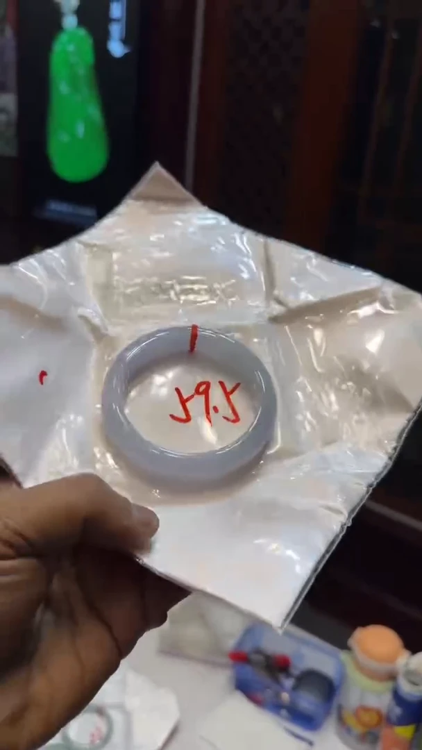 未镶嵌手镯翡翠手镯包容价