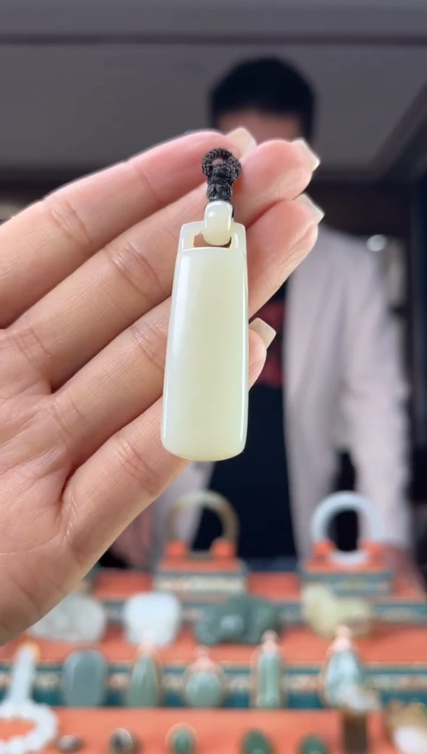 颈饰未镶嵌和田玉佩佩