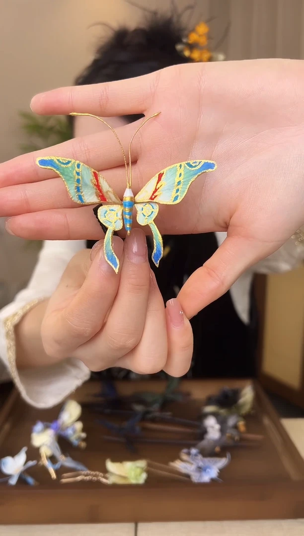 刺绣敦煌配色小蝴蝶边夹