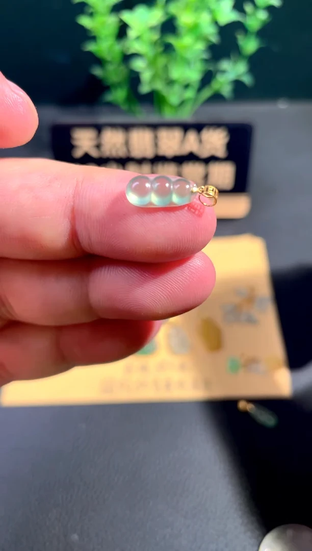 颈饰18K金镶嵌翡翠翡翠