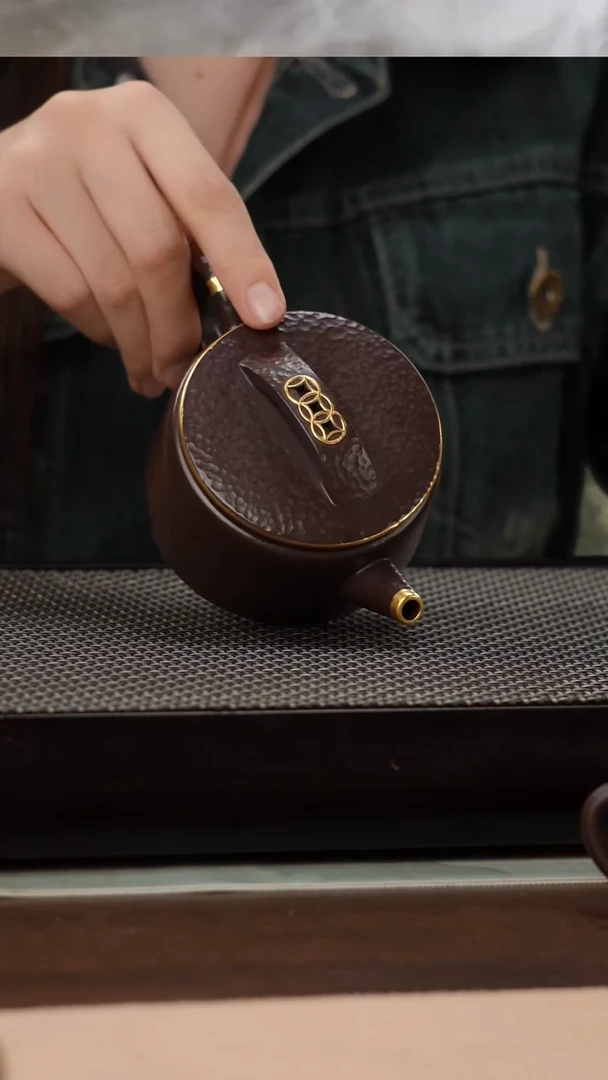 茶壶紫砂四号井茄皮紫泥描金锤纹汉瓦160cc