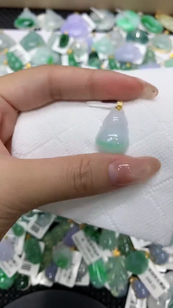 颈饰18K金镶嵌翡翠1111111111