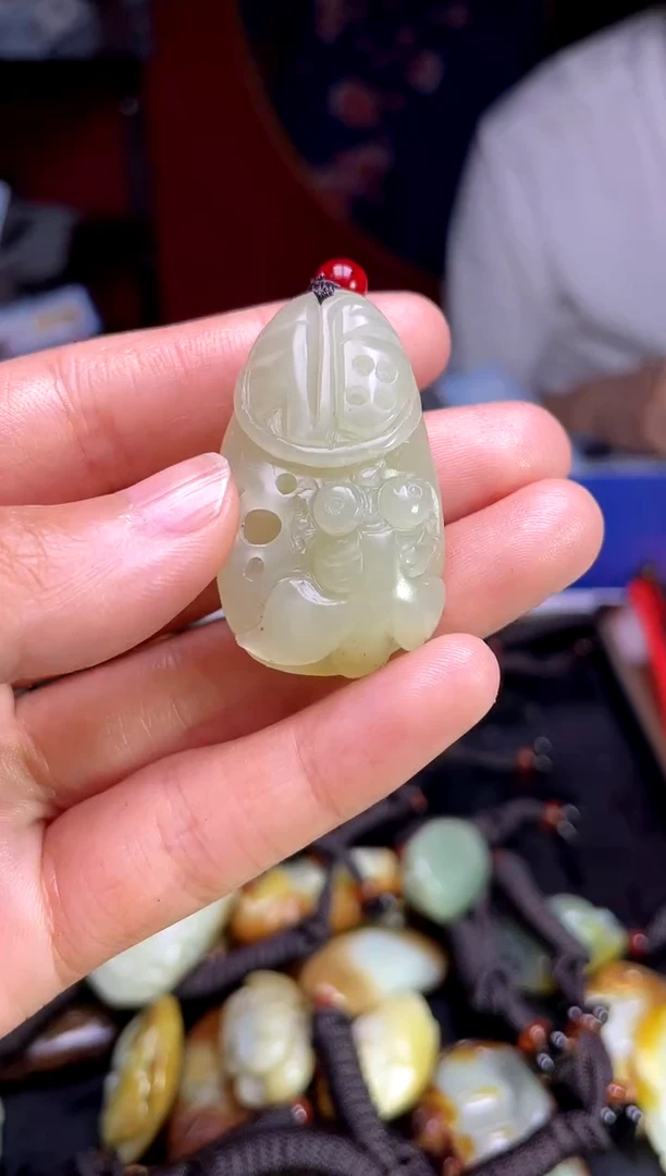 和田玉未镶嵌颈饰1