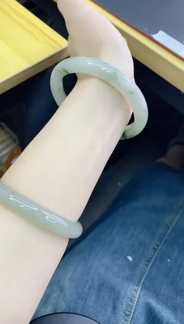 石英质玉手镯未镶嵌263/63.2/满飘