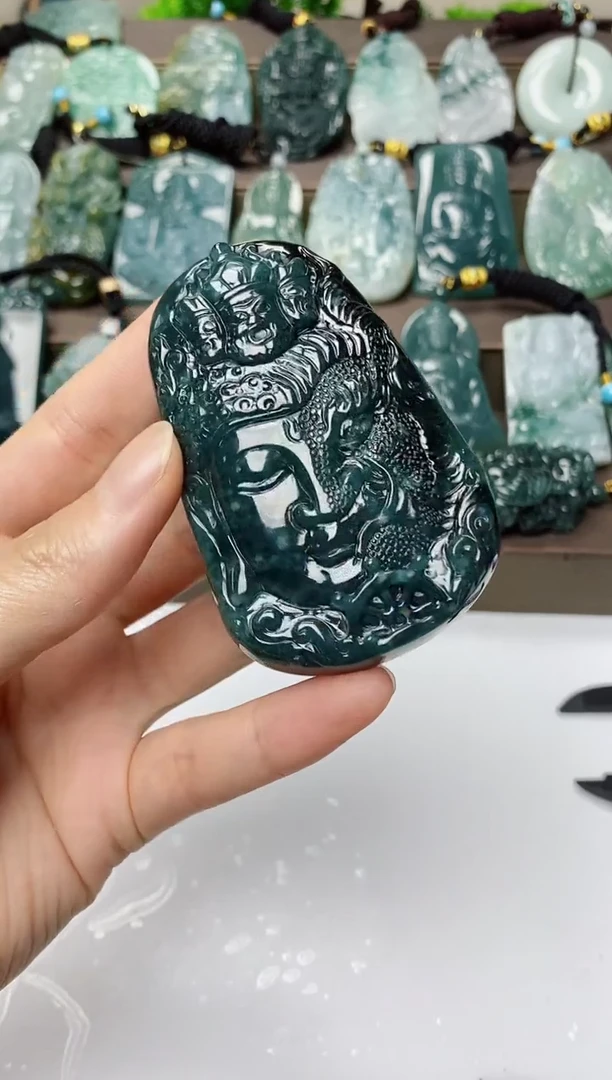翡翠未镶嵌颈饰
