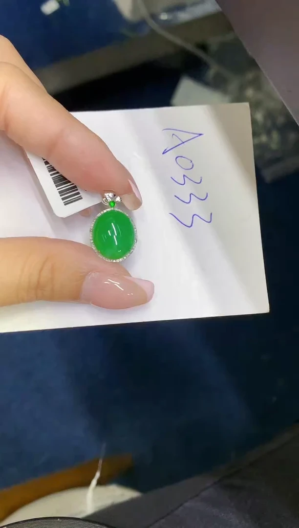 翡翠18K金镶嵌颈饰缅甸天然翡翠A货