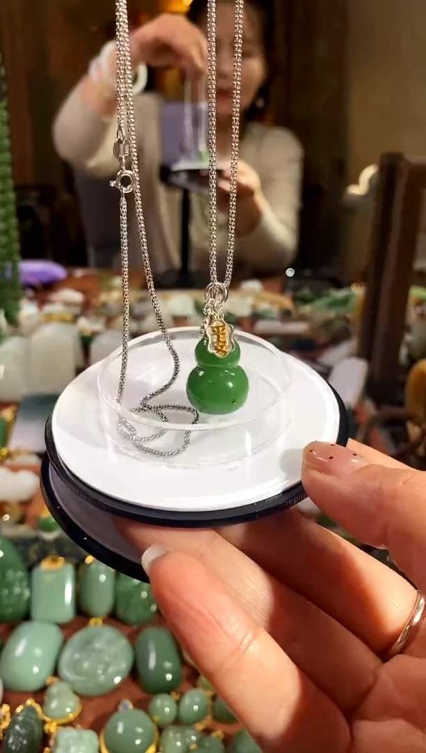 吊坠(赠链)银S925镶嵌和田玉.