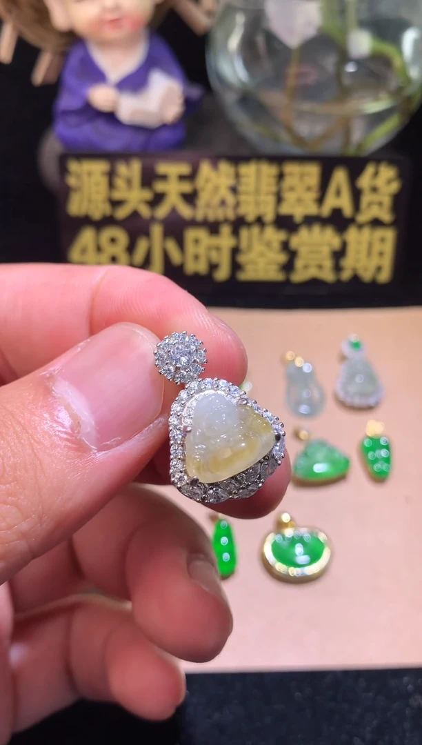 翡翠银S925镶嵌颈饰坐佛