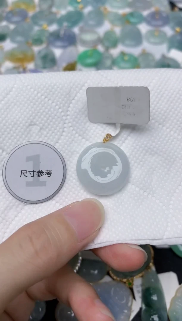 翡翠18K金镶嵌颈饰天然A货翡翠