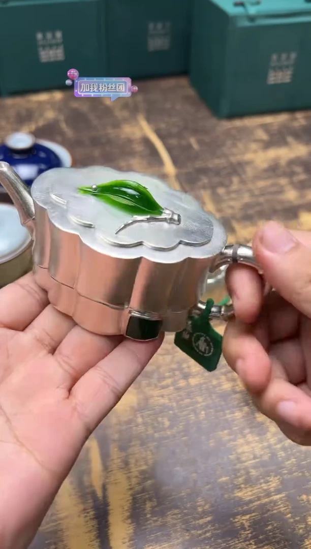 万*呆坐竖纹嵌碧玉少时无忌竹节杯