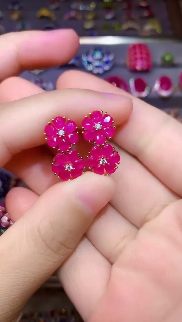 银S925镶嵌耳饰红宝石....