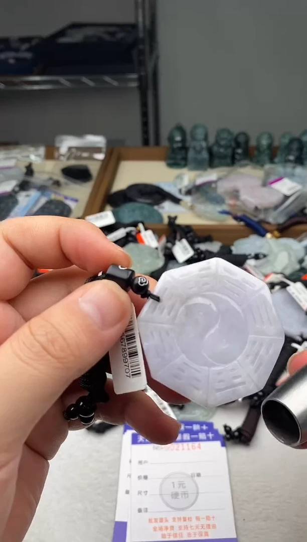 翡翠未镶嵌颈饰多样性发其一