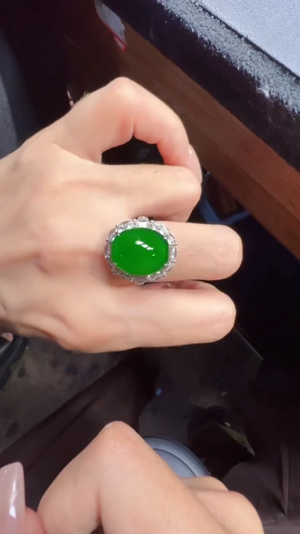 未镶嵌定制翡翠翡翠A货有轻微色差属于正常现象，戒指多样性发货1