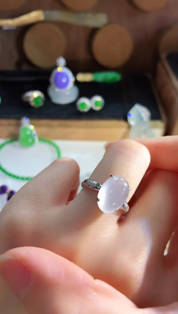 翡翠戒指18K金镶嵌戒指