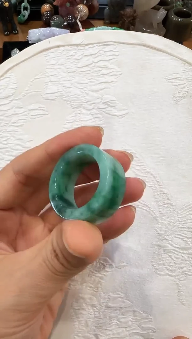 翡翠未镶嵌颈饰国风32