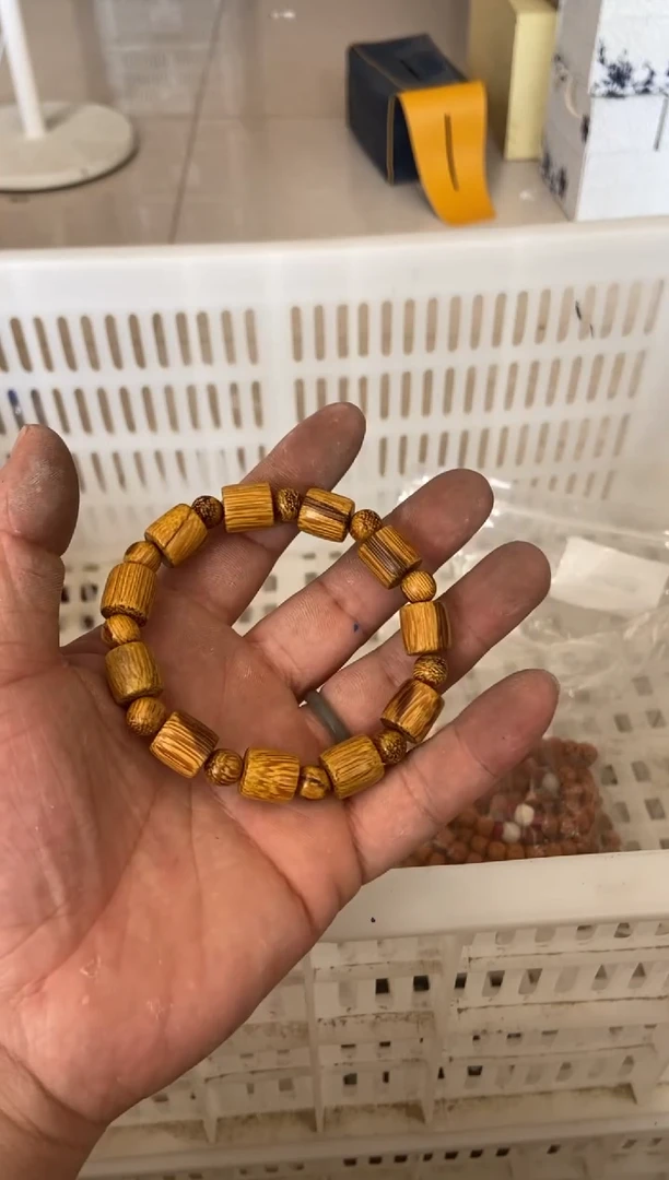 无运费险有瑕疵的摄影的产品有使用过的痕迹有点脏介意勿拍