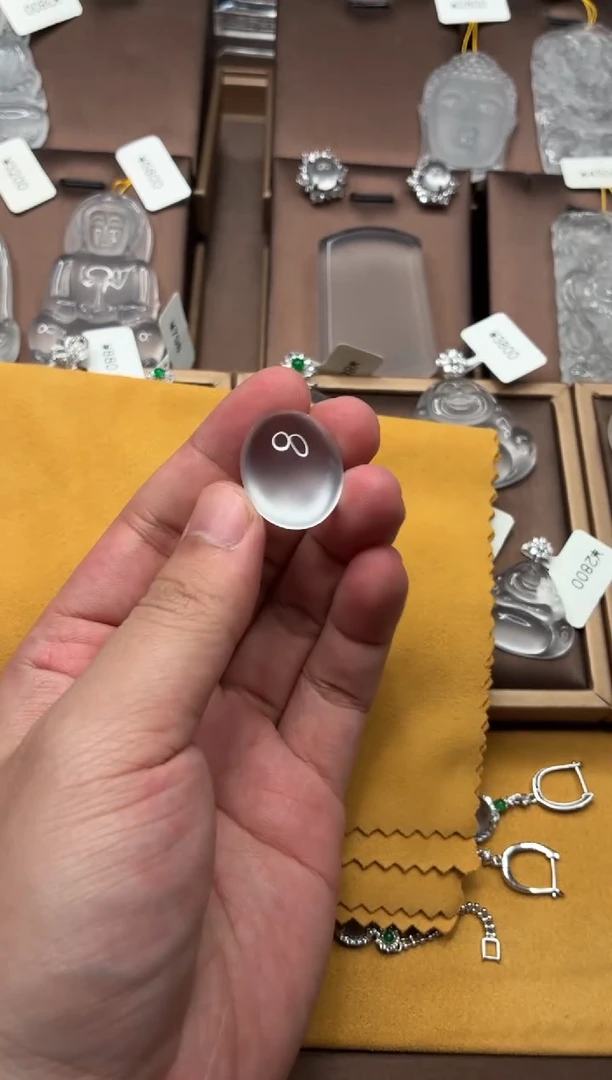 颈饰未镶嵌石英质玉裸石蛋面