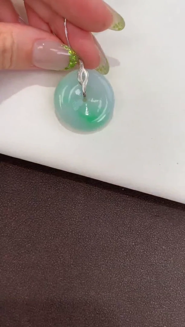 颈饰18K金镶嵌翡翠天然缅甸a货翡翠