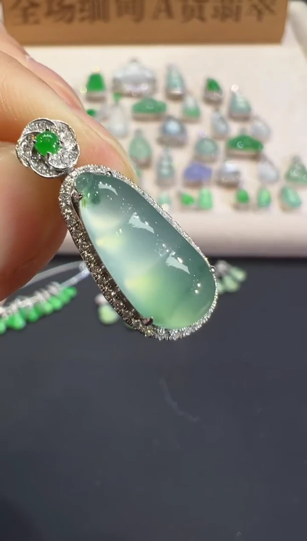 吊坠(不含链)18K金镶嵌翡翠B252|.3980