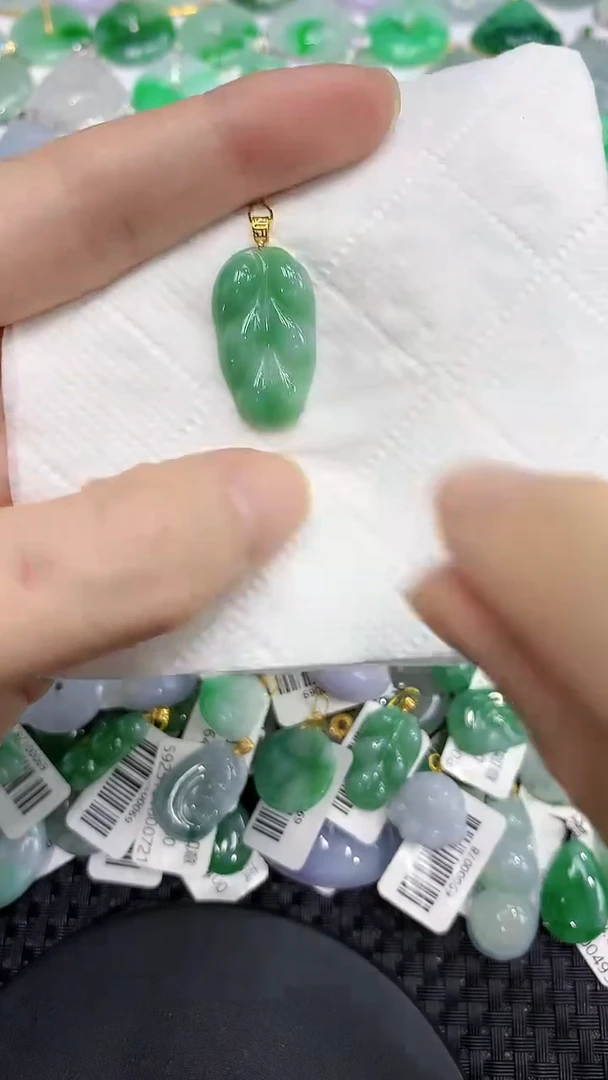 颈饰18K金镶嵌翡翠111111111111