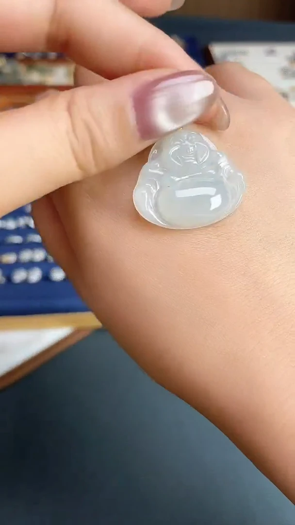 颈饰18K金镶嵌翡翠2025120601