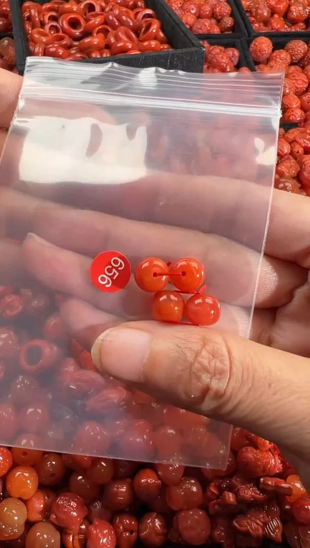 南红玛瑙未镶嵌颈饰4