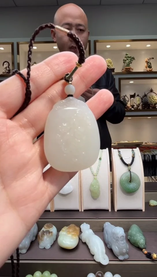 颈饰未镶嵌和田玉苏