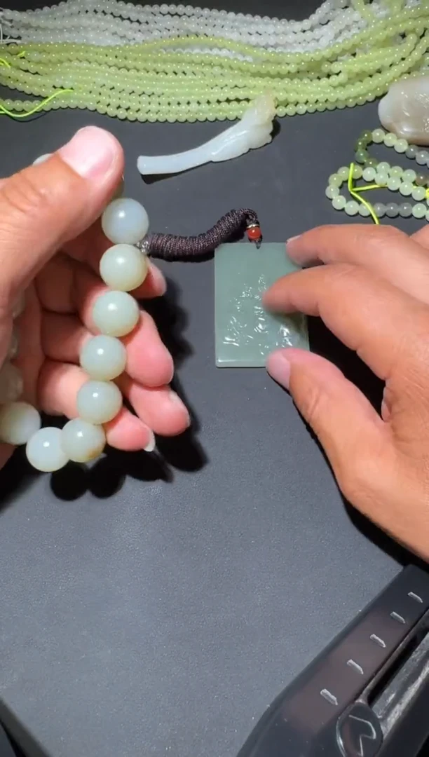 未镶嵌和田玉（糖玉）挂件和田玉