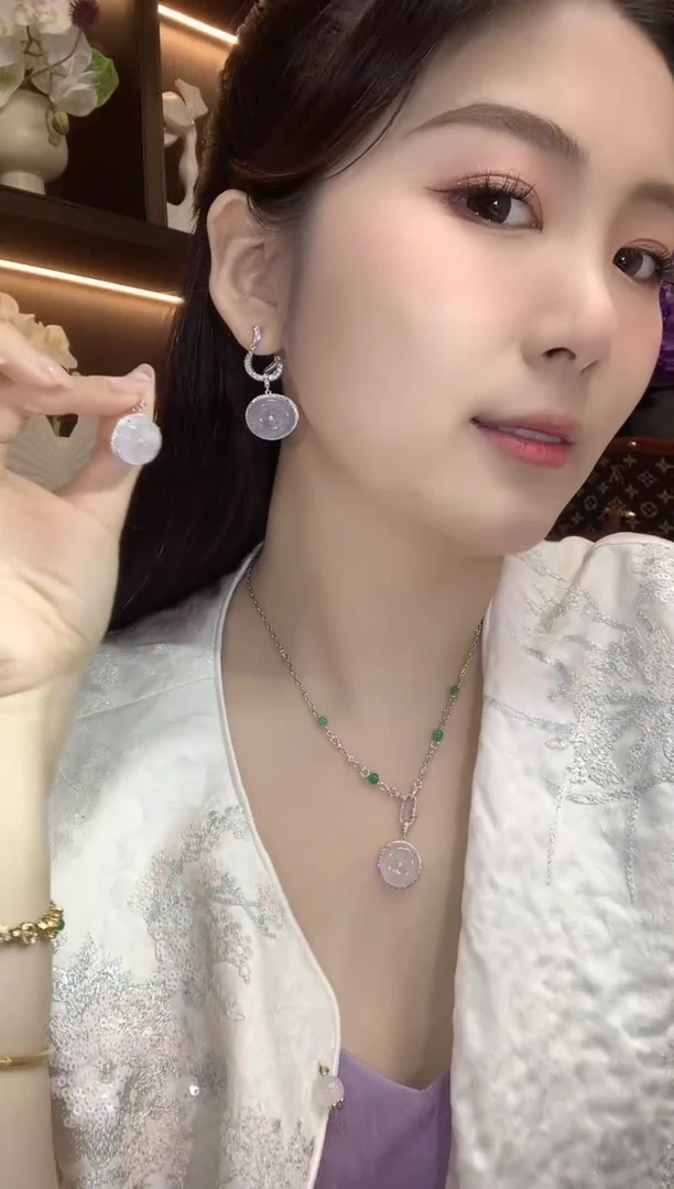 吊坠(不含链)18K金镶嵌翡翠A17翡翠多样性发一件