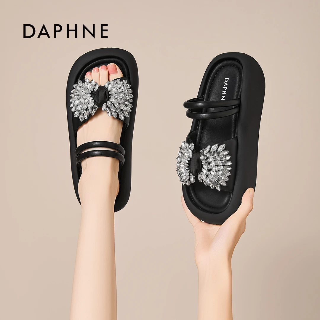 达芙妮厚底时尚休闲凉鞋女2025夏季新款水钻蝴蝶结简约露趾凉拖鞋