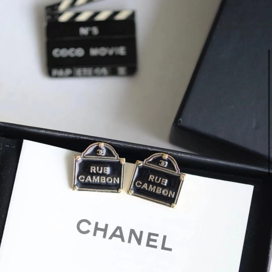 95新 Chanel/香奈儿 黑色铭牌耳钉 18164859