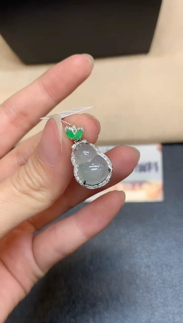 颈饰18K金镶嵌翡翠【无鉴赏期】葫芦【无服务费