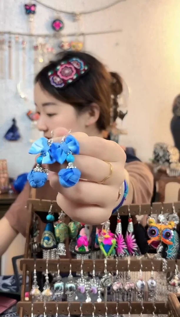 织绣彩云南阁非遗老绣饰品032