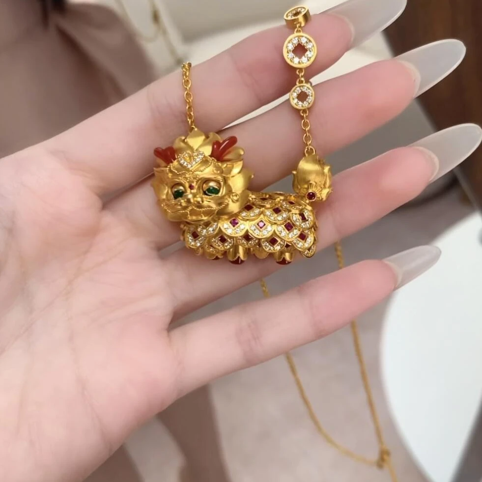 铜合金吊坠 宫廷铜钱麒麟祥瑞红色吊坠项链时尚轻奢呆萌锁骨链款