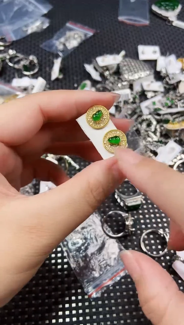 翡翠未镶嵌耳饰1111111111