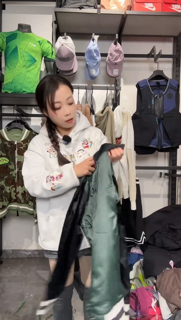 1479  编码 瑕疵款直播间过款为准 尺码   身高  S