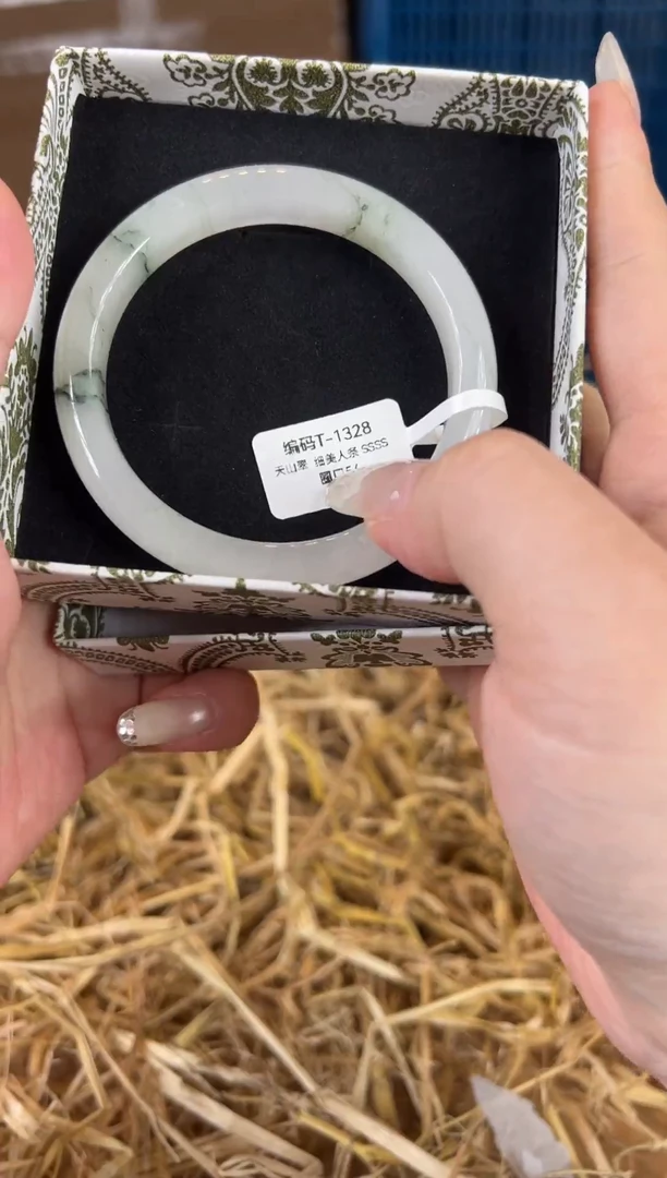 未镶嵌手镯石英质玉T1328