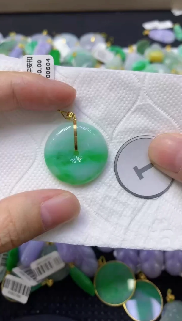 颈饰18K金镶嵌翡翠天然缅甸翡翠A货